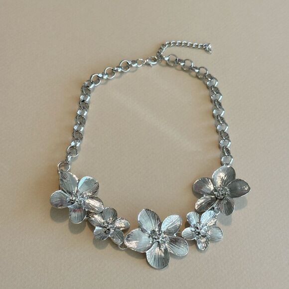 Silver Floral Necklace M1320 - Picture 1 of 3